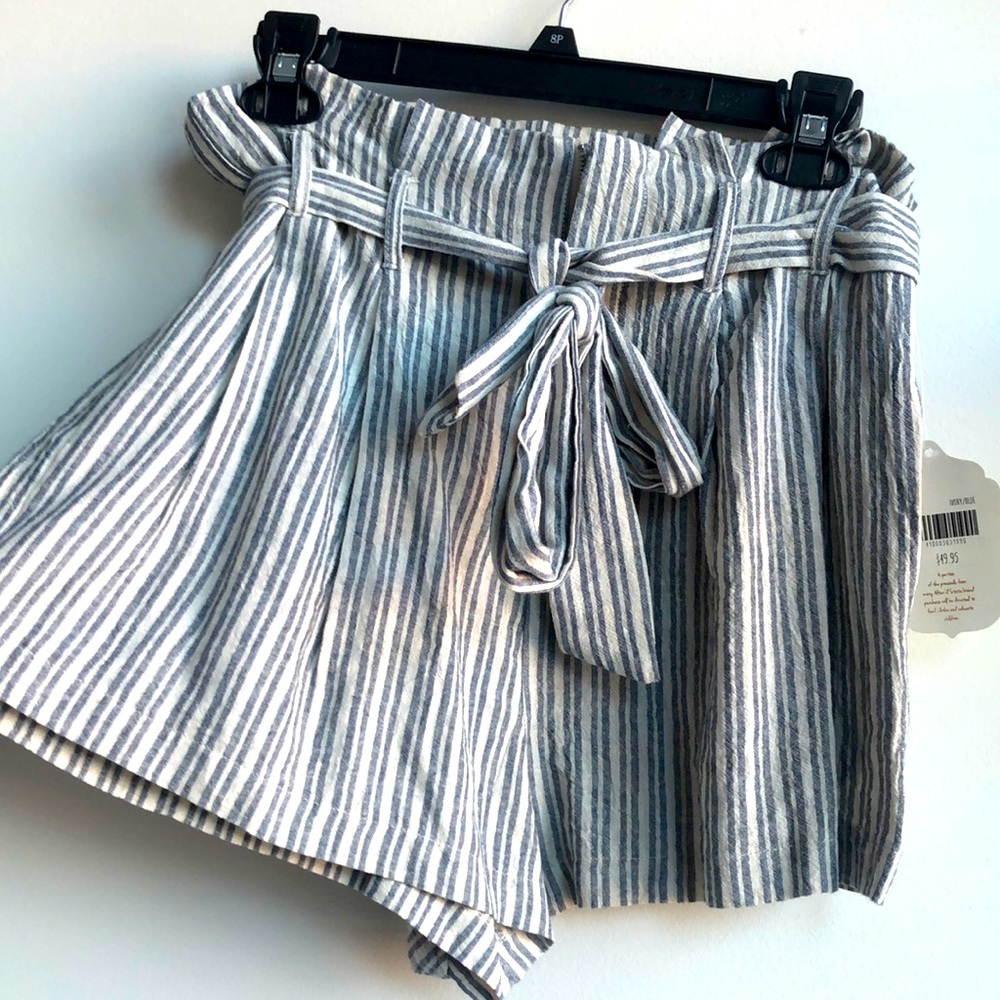 NWT- medium women's Altar'd State pape bag shorts